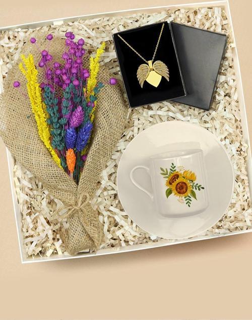 Melek Kanatlı Kolye & Kurutulmuş Çiçek Buketi & Fincan Hediye Seti