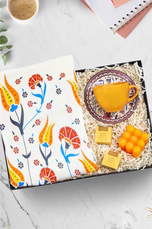 Turuncu Fincan & Motifli Peştemal & Turuncu Bubble Mum & Teashop 2'Li Bitki Çayı Hediye Seti