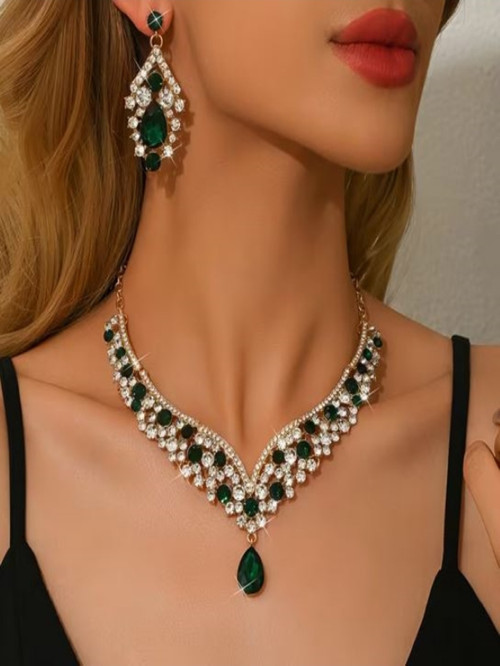 Şık ve Parıltılı Gümüş Kaplama Takı Seti-Düğün, Nişan, Kına, Parti