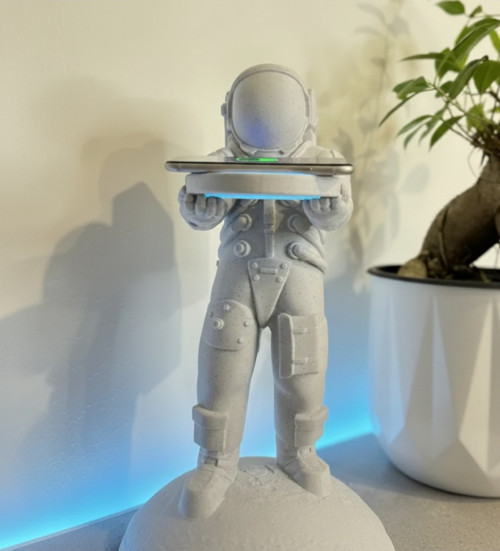 Astronot Tasarımlı Kablosuz Şarj Standı (3D Baskı - PLA)