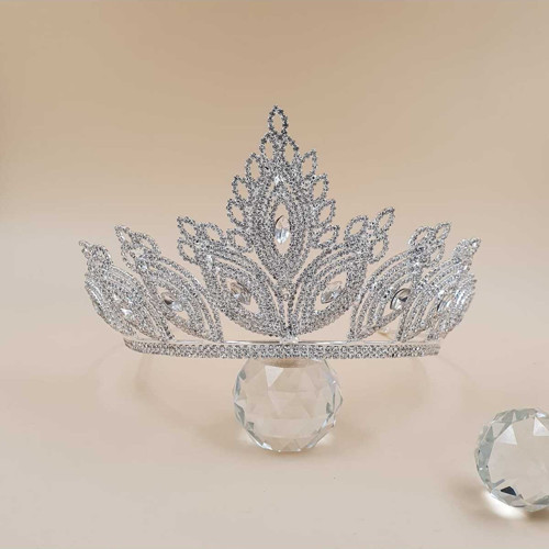 Lüks Kristal İşlemeli Kraliyet Gelin Tacı – Zarif Damla Taşlı Prenses Modeli