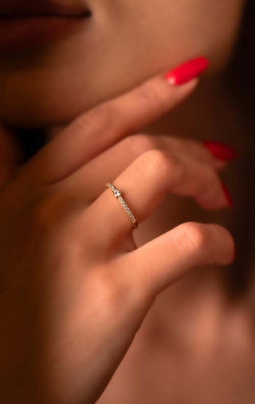 14 Ayar Altın Yarım Tur Taşlı Tek Taş Yüzük