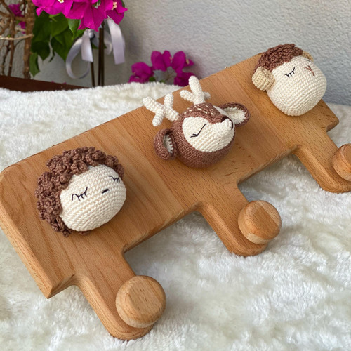 Amigurumi Figürlü Ahşap Askılık