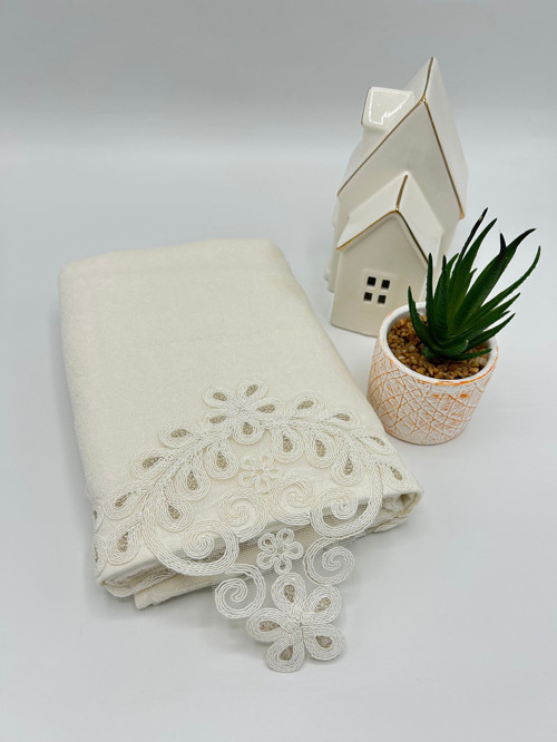 Krem Güpürlü Dantelli 50X90 Cm Kadife Havlu ( Bohçalık - Çeyizlik - Hediyelik )