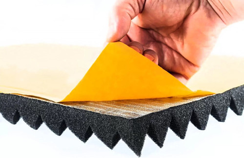 Ses Yalıtımı Akustik Piramit Süngeri Kendinden Yapışkanlı 40mm 50x50 Ses Yalıtımı
