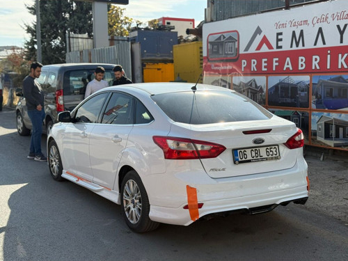 s Ford Focus 3 Arka Karlık