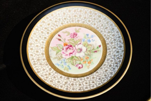 Osmanlı Tarzı Altın Yaldızlı Dekoratif Porselen Tabak – El İşçiliği Çiçek Motifli