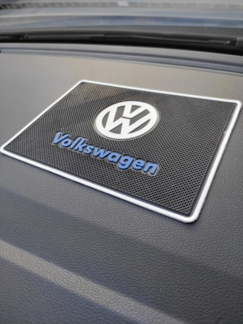 VOLKSWAGEN Logolu Kaymaz Torpido Üstü Ped