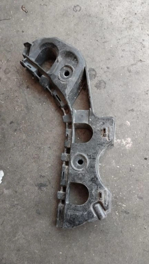 Volkswagen Cc- 2013-2017; Ön Tampon Bağlantı Braketi Sağ Küçük/Plastik Oem No: (3C8807184C)