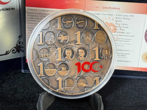 TÜRKİYE CUMHURİYETİ’NİN 100. YILI – BRONZ HATIRA SİKKESİ (DARPHANE ÖZEL BASIM) ve Özel Kadife Kutusu