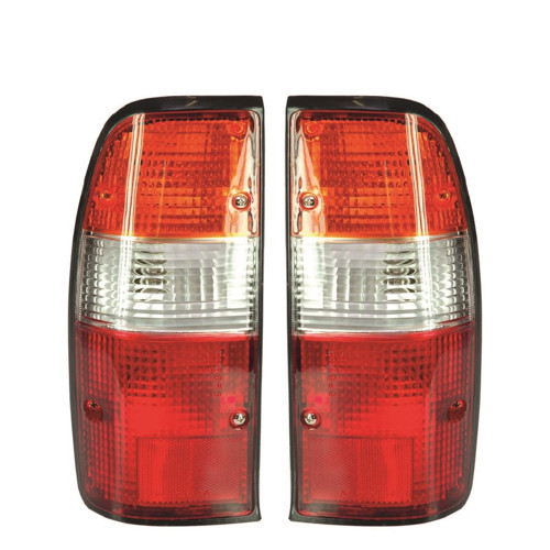 Mazda B2500 Sağ-Sol Takım Stop Lambası 1999-2001
