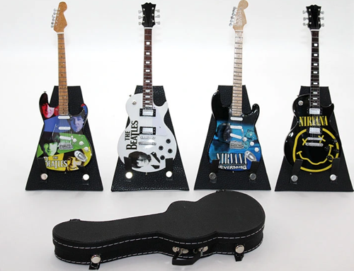 Çantalı Gitar Figürü