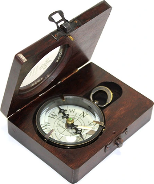 Ahşap Kutulu Üzeri Desenli Pirinç Pusula