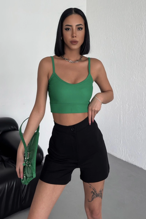 Tarz Ve Rahatlığı Bir Arada Sunan Yüksek Bel Esnek Likralı Krep Şort Siyah - Siyah - M