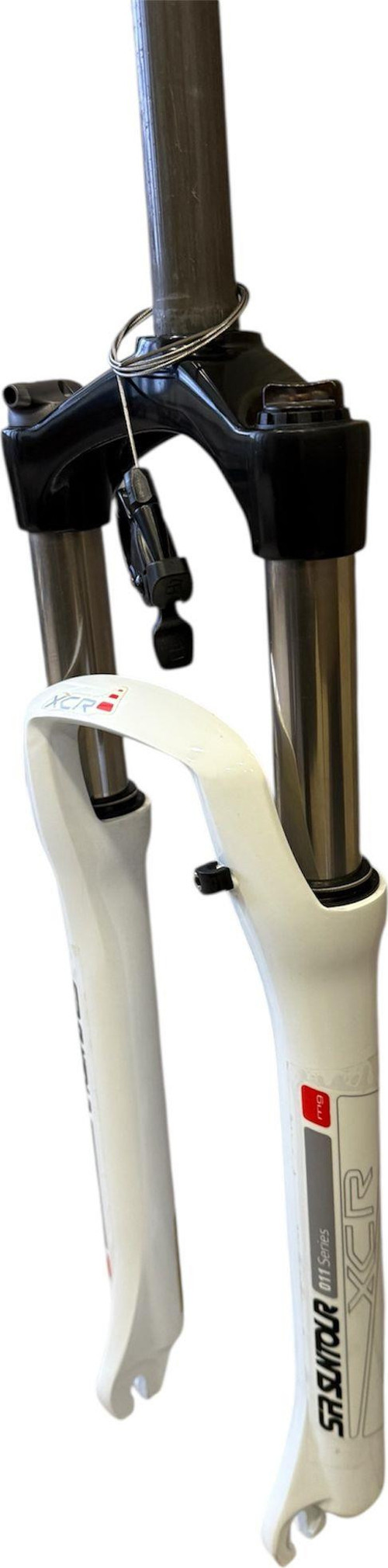 SR Suntour Xcr R/LO 26" Jant Gidondan Kilitli Bisiklet Maşası Beyaz 1-1/8 QR Maşa Disk Fren Uyumlu