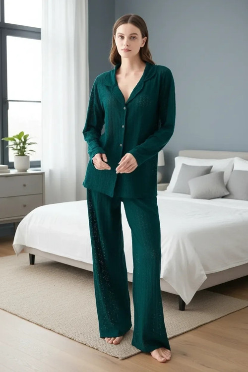 Kadın Zümrüt Yeşili Önden Düğmeli Rahat Kesim Pijama Takımı