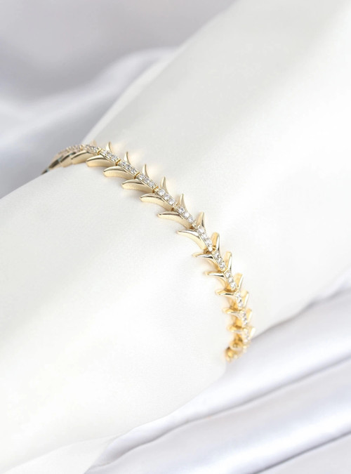 BFS Pirinç Gold Renk Balık Sırtı Model Zirkon Taşlı Kadın Bileklik