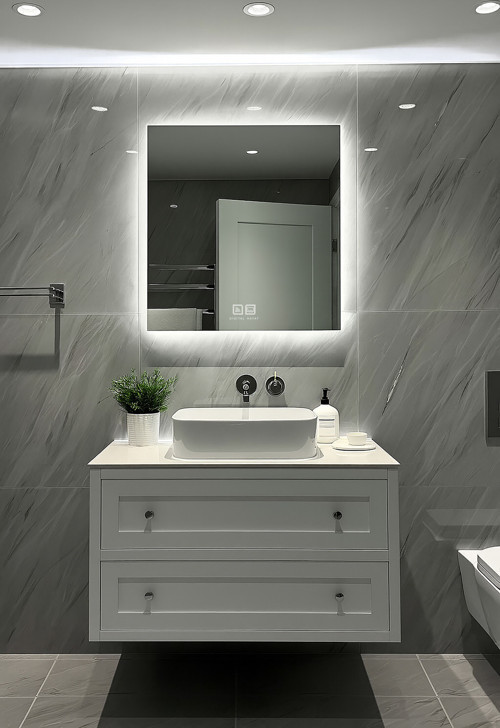 Buğu Çözücü Dokunmatik Işıklı Kare Banyo Aynası (60-80Cm)