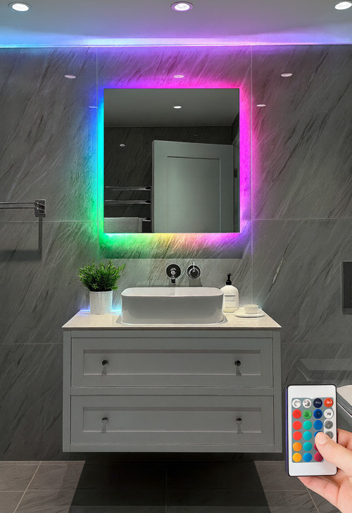 Kare Rgb Led Işıklı Ayna – Dekoratif, Banyo Ve Makyaj İçin Sınırsız Renk (50–80 Cm)