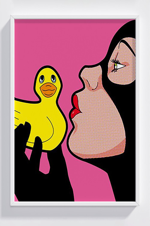 Modern Pop Art Kadın ve Sarı Ördek Temalı Çerçeveli Poster