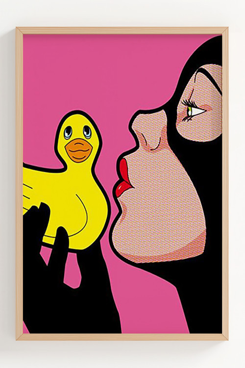 Modern Pop Art Kadın ve Sarı Ördek Temalı Çerçeveli Poster
