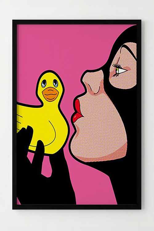 Modern Pop Art Kadın ve Sarı Ördek Temalı Çerçeveli Poster