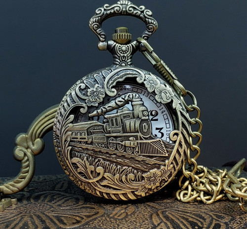 Tren Tasarımlı Köstekli Saat