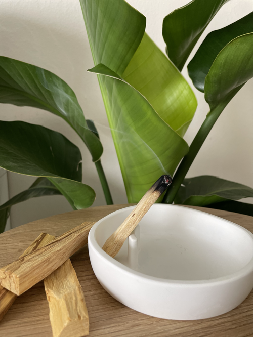 Palo Santo ve yanında Şık Altlığı ile Birlikte