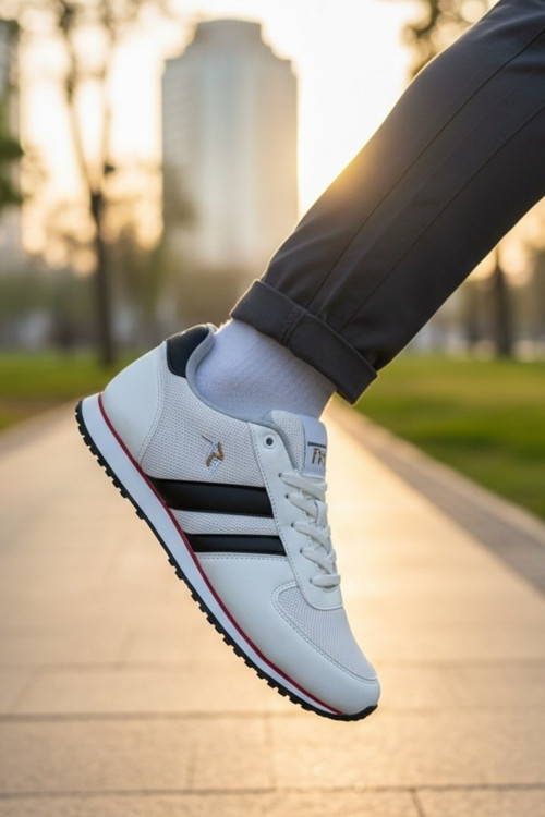 Erkek Spor Ayakkabı Beyaz Sneaker Siyah Şeritli ve Kırmızı Detaylı Retro Yürüyüş Modeli