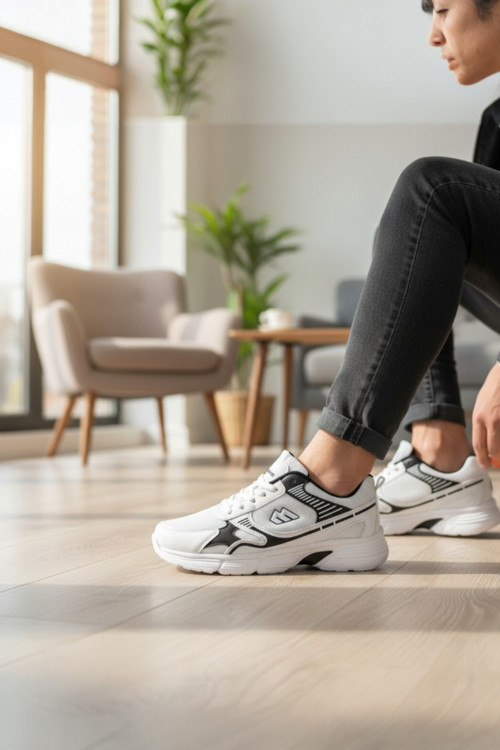 Erkek Spor ve Yürüyüş Ayakkabısı Tam Ortopedik Tabanlı Beyaz Siyah Detaylı Performans Modeli