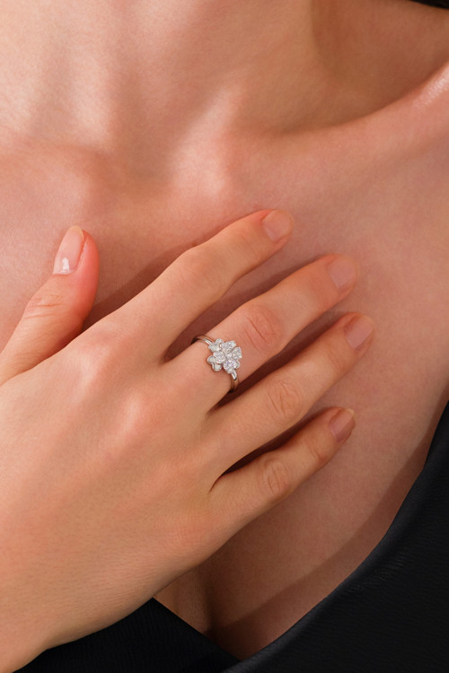 14 K White Gold Kaplama 925 Ayar Gümüş Sedefli Yonca Döner Yüzük - Işıklı Kutu
