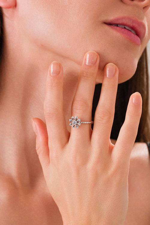 14 K White Gold Kaplama 925 Ayar Gümüş Çiçek Döner Yüzük - Işıklı Kutu