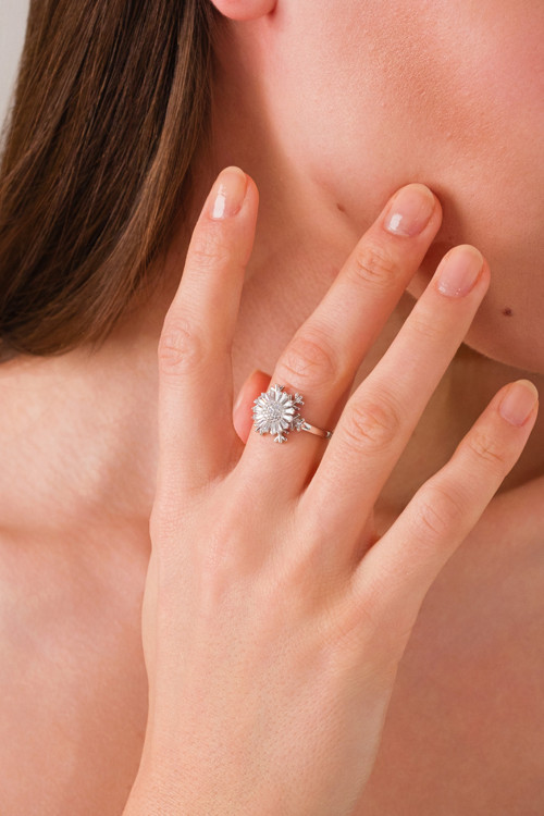 14 K White Gold Kaplama 925 Ayar Gümüş Papatya Döner Yüzük - Işıklı Kutu