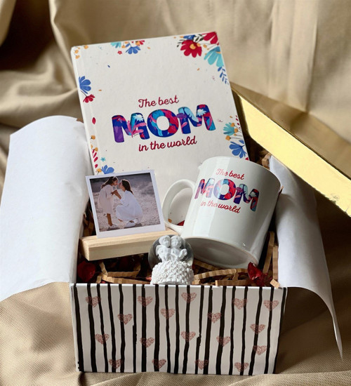 The Best Mom Tasarımlı Kupa Sert Kapaklı Defter Mini Melek Kar Küresi Ve Ahşap Fotoğraf Standı Anneler Günü Hediye Seti