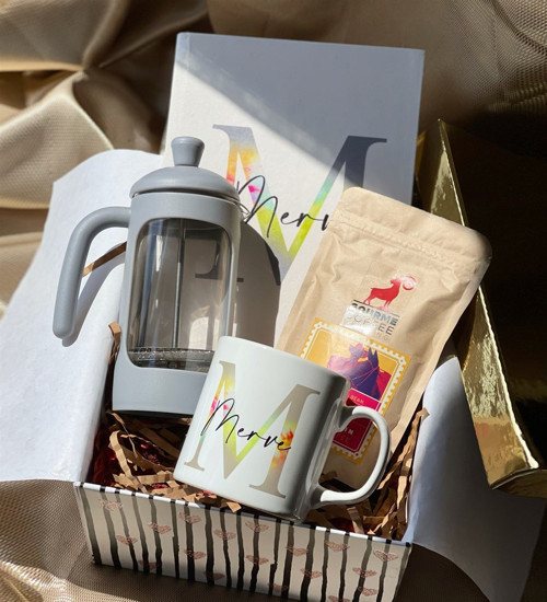 Kişiye Özel Harfli Sert Kapaklı Defter Kupa French Press Ve Filtre Kahve Hediye Seti