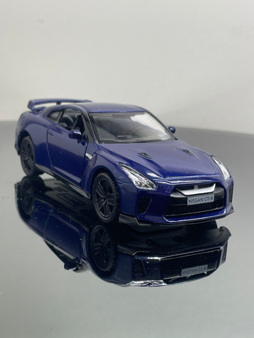Nissan GTR (R35)1:32 ölçek Metal Çek bırak model araba 12 cm