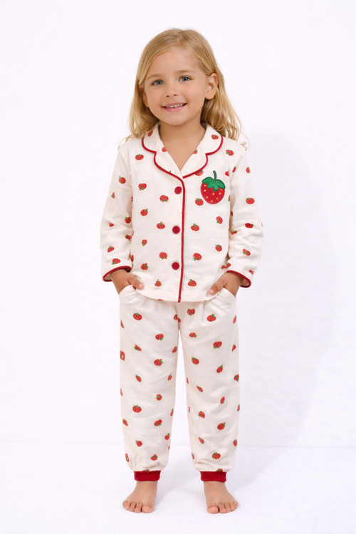 Çilek Desenli Yakalı Önü Düğmeli Kız Çocuk Pijama Takımı