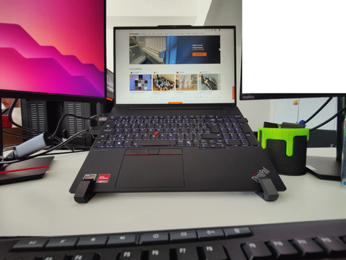 3D LAPTOP STANDI