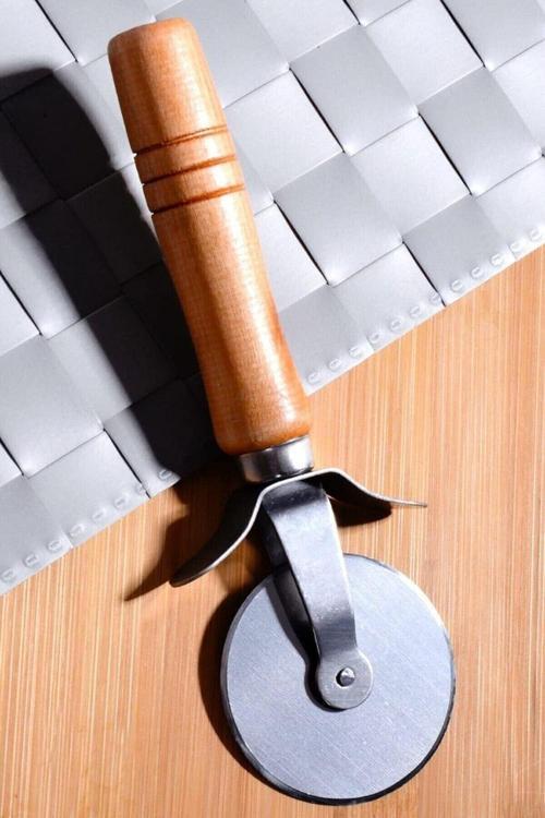 Bambu Saplı Pizza Ve Hamur Kesici Rulet 17 Cm Çelik Pizza Kesici