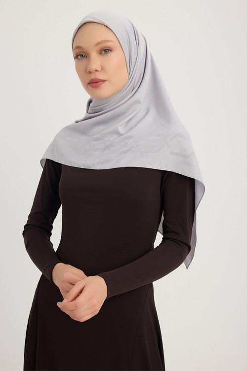 A0622 Mat Saten Pano Jakarlı Eşarp 100x100cm - Gümüş