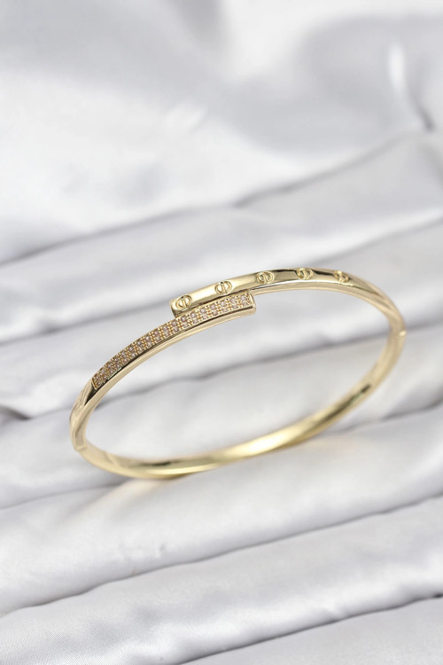 Pirinç Gold Renk Zirkon Taşlı Kadın Kelepçe Bileklik - TJ-BB8223