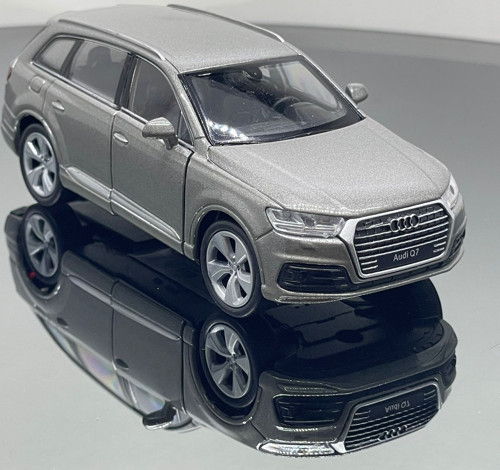 1.36 Ölçek Audi Q7 Metal Oyuncak Araba
