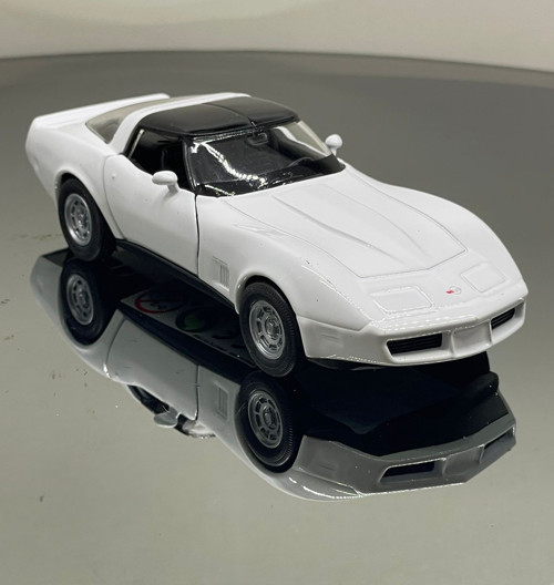 1.36 Ölçek Chevrolet Corvette 1982 Model Oyuncak Araba