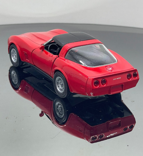 1.36 Ölçek Chevrolet Corvette 1982 Model Oyuncak Araba