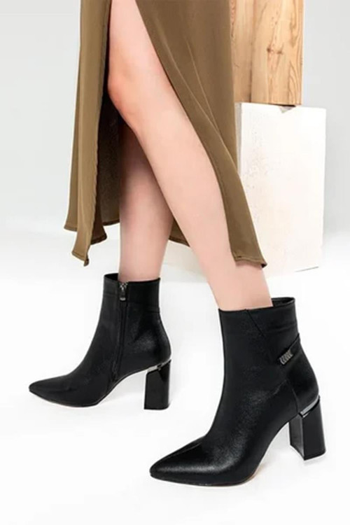 Kadın Siyah Fermuarlı Kalın Topuklu Bot