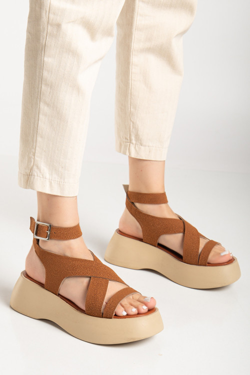 Kadın 5 cm Topuk hafif taban dolgulu sandalet