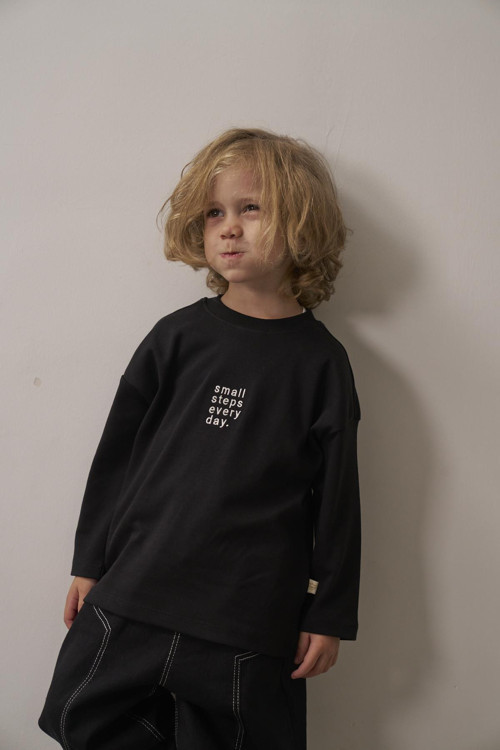 Siyah Nakışlı Oversize Uzun Kollu T-shirt