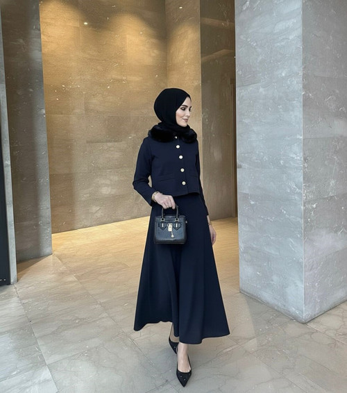 Kadın Yaka Kürk Detaylı Skuba Etekli Takım