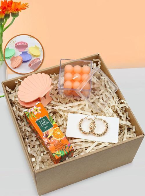Mini Kolonya & Kutulu Bubble Mum & Renkli İstiridye Mandal Toka & Tırtıklı Halka Küpe Hediye Seti