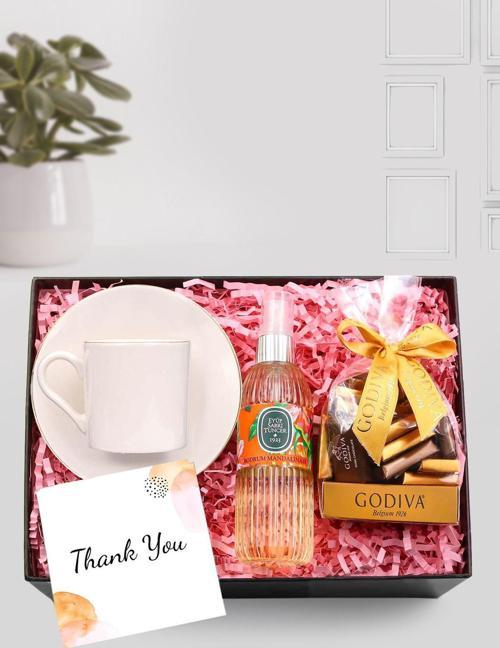 Gold Beyaz Fincan & 150 Ml Eyüp Sabri Tuncer Sprey Kolonya & Godiva Napolitan Çikolata Hediye Seti